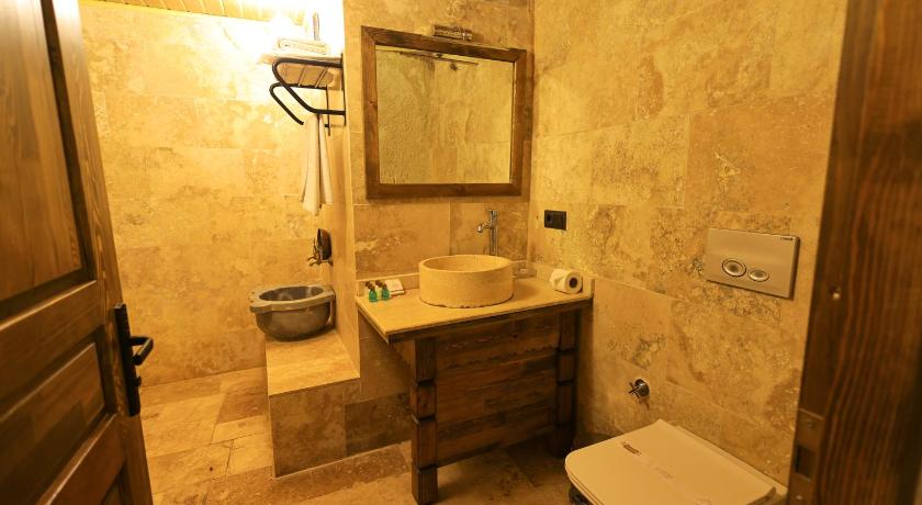 Immagine di Suite con Vasca Idromassaggio (Suite with Hot Tub) 8