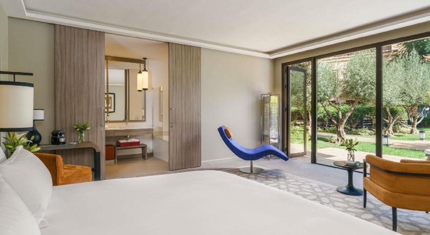 Image of Deluxe Room 1 King-Size Bed With Garden View 1
