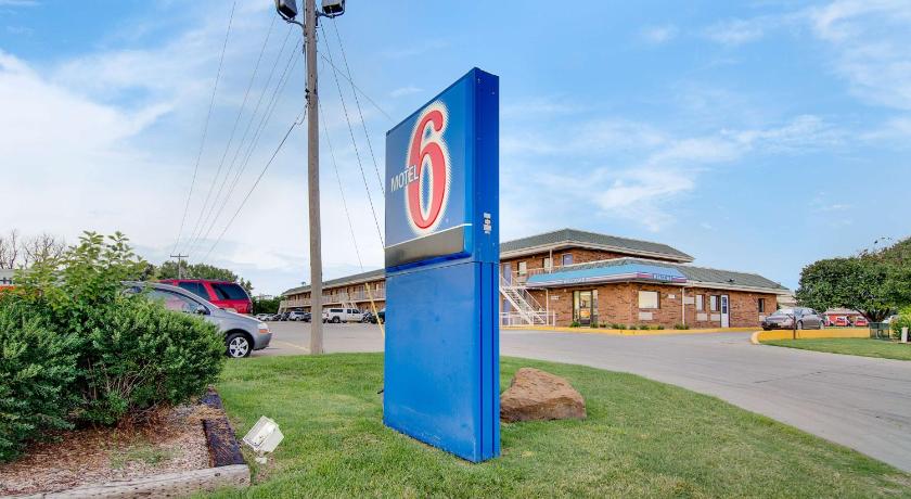 Motel 6-Salina, KS