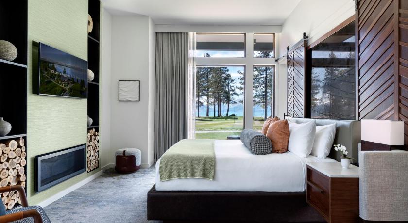 Image of Suite with Lake View 1