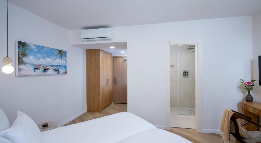 Image of Deluxe Double or Twin Room 4