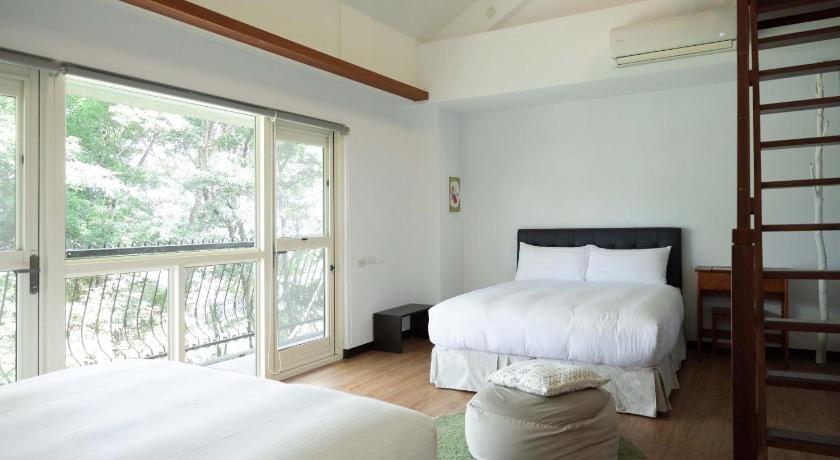 Image of Family Room 0