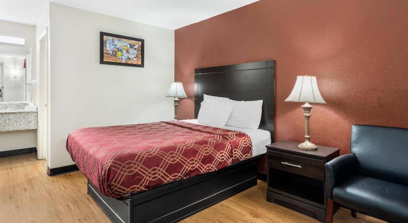 Image of 1 Queen Bed, Nonsmoking 8
