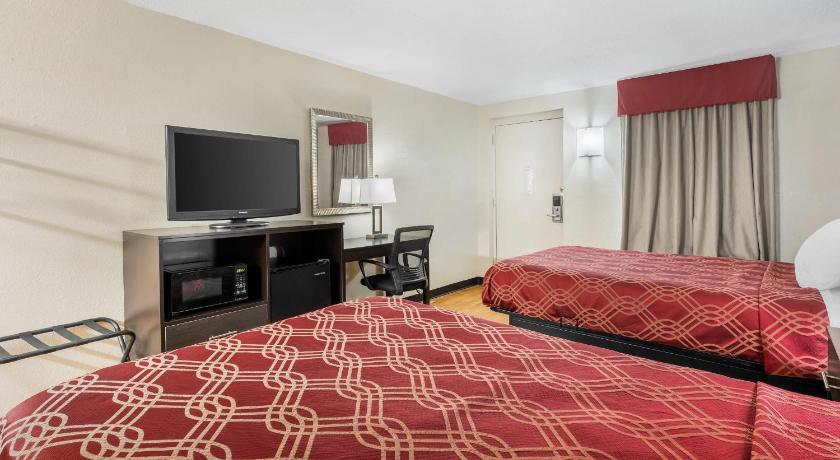 Image of 2 Double Beds, Nonsmoking 6
