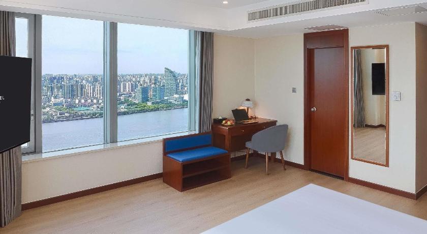 Image of Superior Room with one king-size bed 5