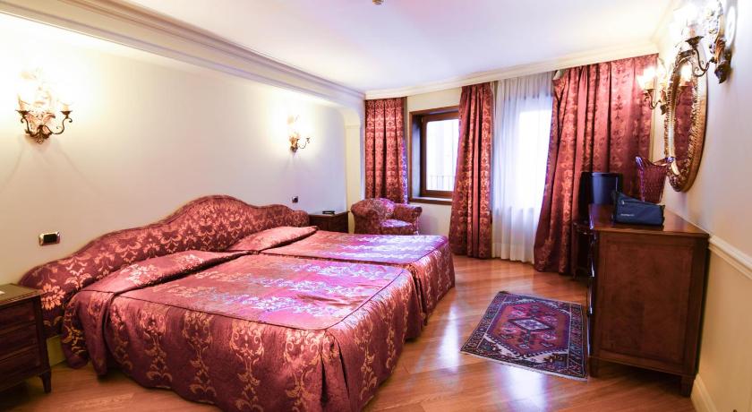 Image of Classic Suite 15