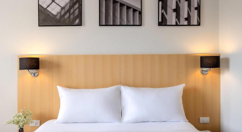 Image of Superior Room, 1 Queen Bed 3