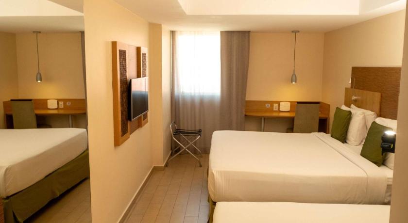 Image of Standard Room with One Double Bed and One Single Bed 6