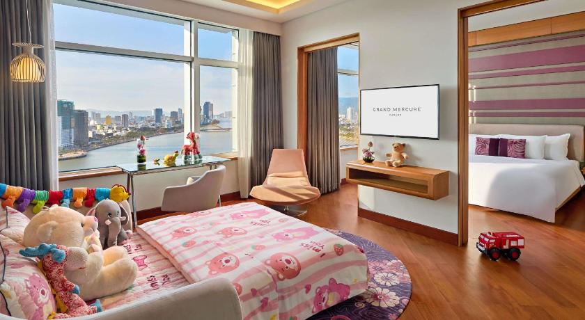 Image of FAMILY SUITE, 1 King bed and 1 single bed, River View 5