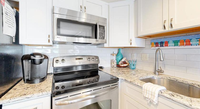Marigot Beach Suites - image 32