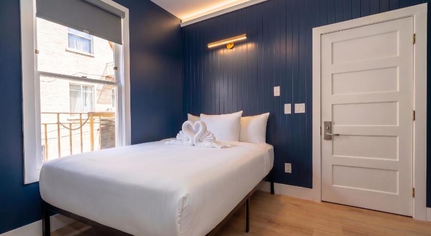 Image of queen room with private bathroom 1