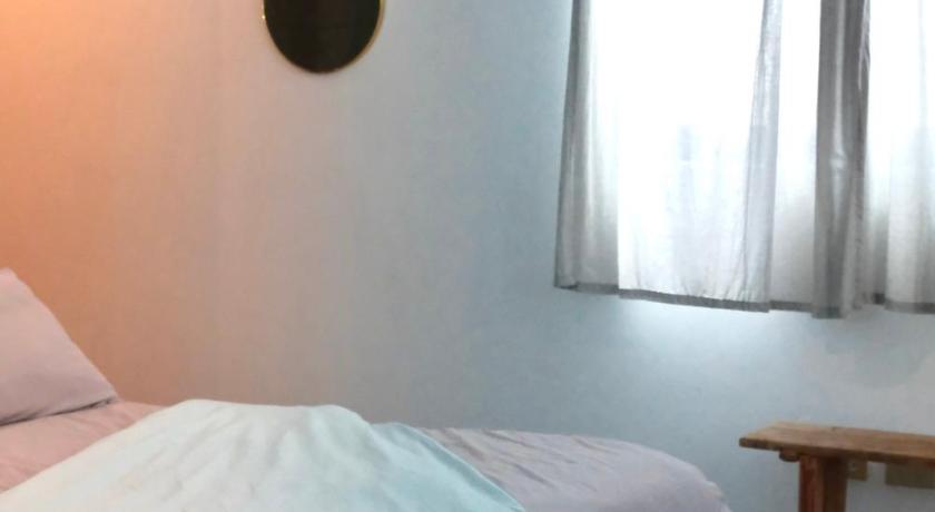 Image of Deluxe Family Suite 9