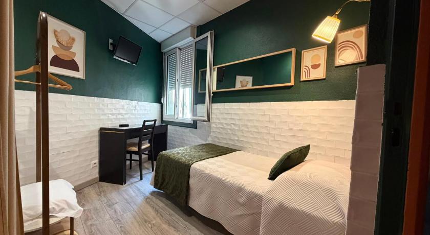 Image of Single Room 0