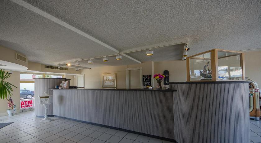 Attache Motel photo