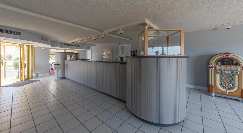 Attache Motel photo