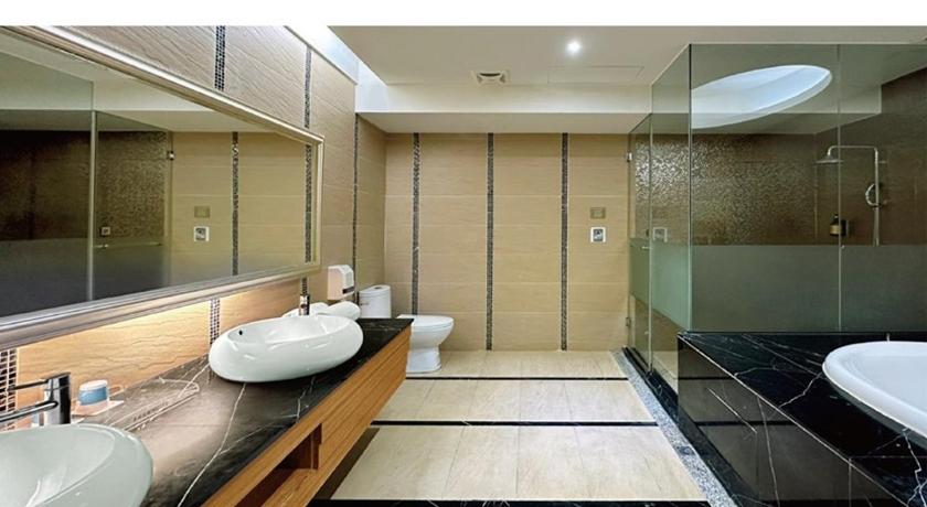 Image of Quadruple Room with Bath 2