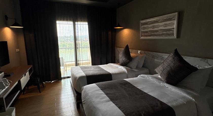 Image of Deluxe River View Twin Room with Balcony 6