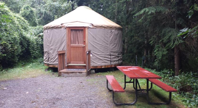 Mount Vernon Camping Resort 16 ft. Yurt 6 photo