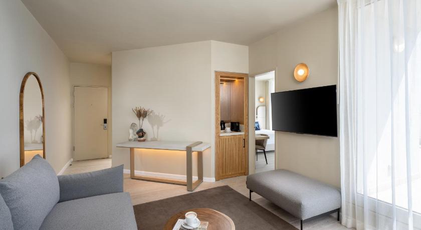 Image of Deluxe Premium Suite 4