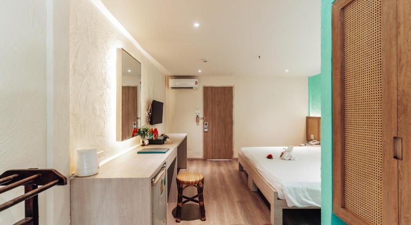 Image of Poolside Terrace 8