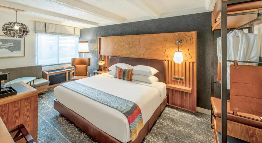 Image of Urban Suite with 1 King Bed 0