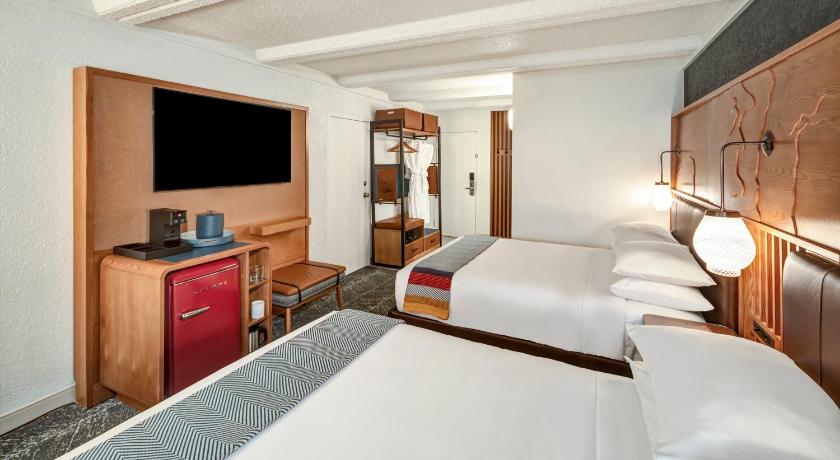 Image of Two Queen Beds with Interior View 3