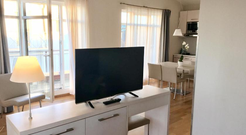 Image of Suite with partially Sea View 12