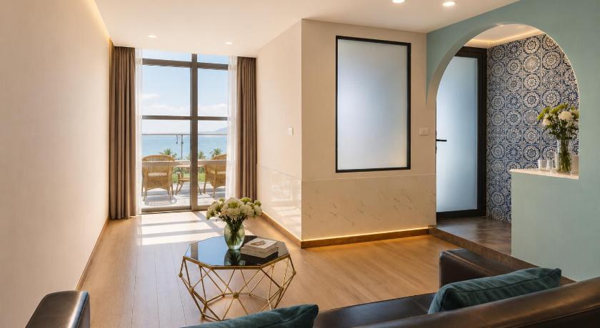 Image of Suite Double Ocean View with Balcony and Bathtub 9