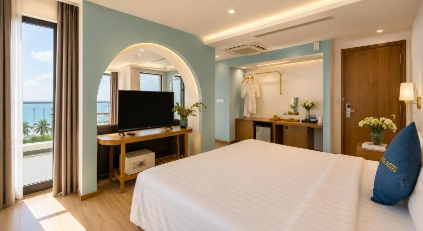 Image of Suite Double Ocean View with Balcony and Bathtub 0