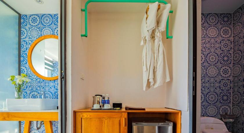 Image of Suite Double Ocean View with Balcony and Bathtub 11