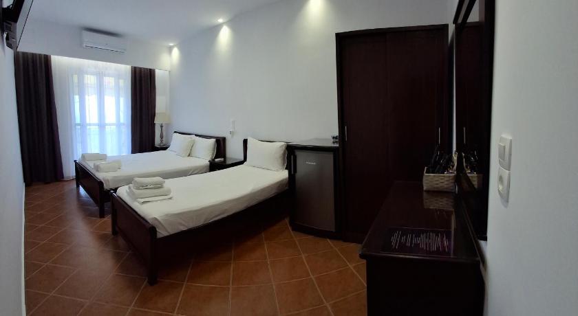 Image of Triple Room 10