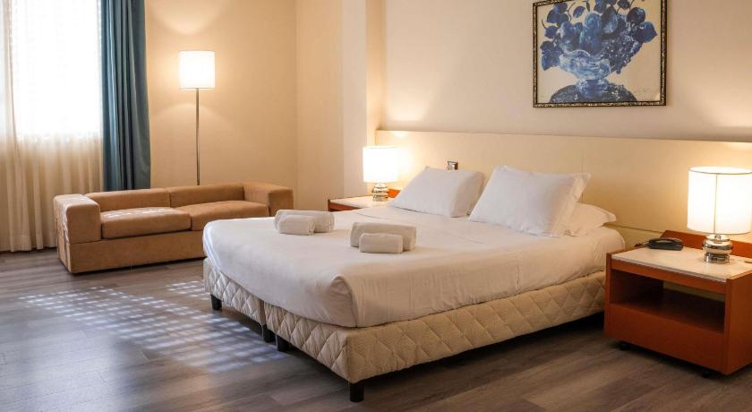 Image of Classic Triple Room with One Queen and One Single Bed 0
