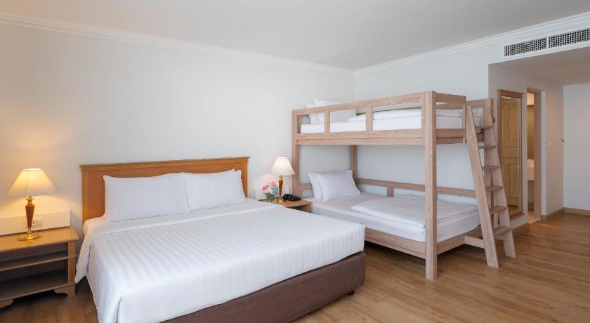 Image of Deluxe Family Bunk 12