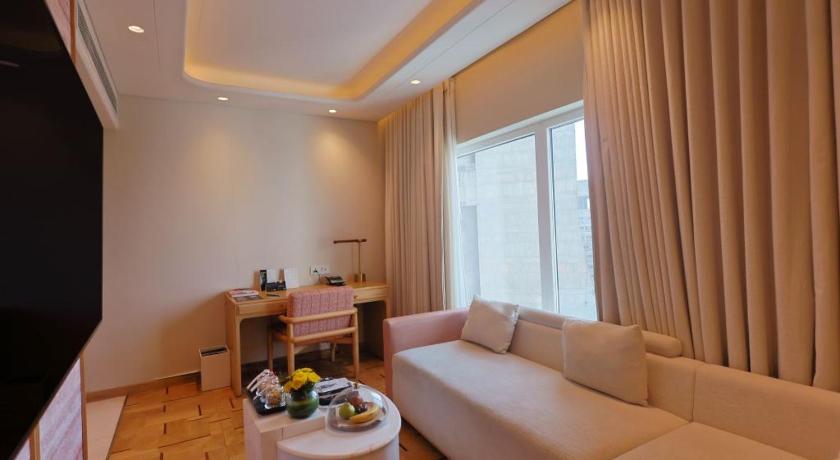 Image of Deluxe Suite with (Complimentary one way airport transfer,15% off on session of Spa and 15% off on Salon services ) 4