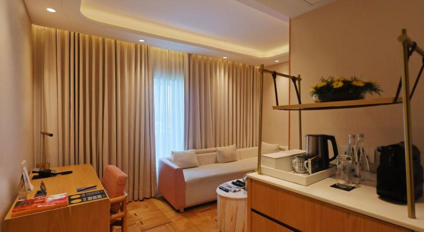 Image of Deluxe Suite with (Complimentary one way airport transfer,15% off on session of Spa and 15% off on Salon services ) 5