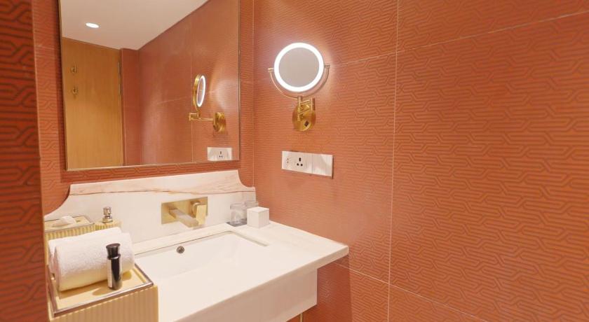 Image of Deluxe Suite with (Complimentary one way airport transfer,15% off on session of Spa and 15% off on Salon services ) 8