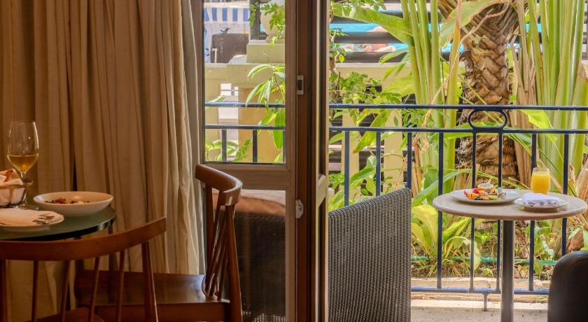 รูปของSuperior Room, 1 King Bed, Balcony or Terrace, Garden View 8