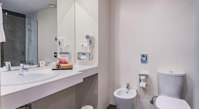 Image of Superior Twin Room 17