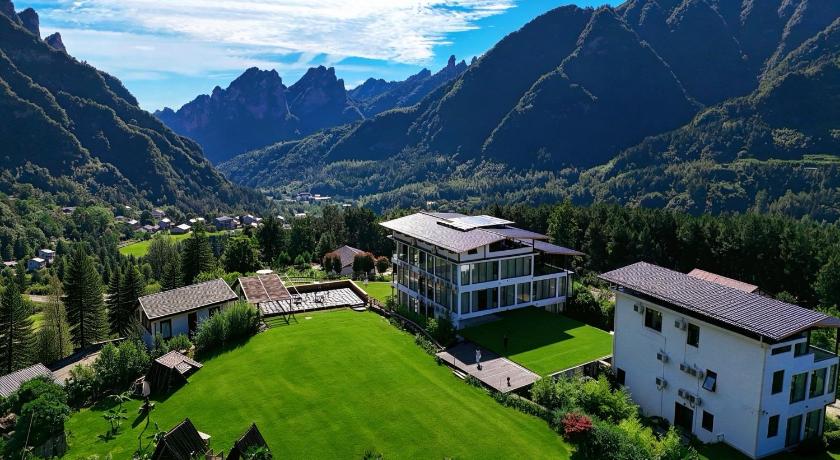 XMAN Sunrise Peaks Resort - image 19