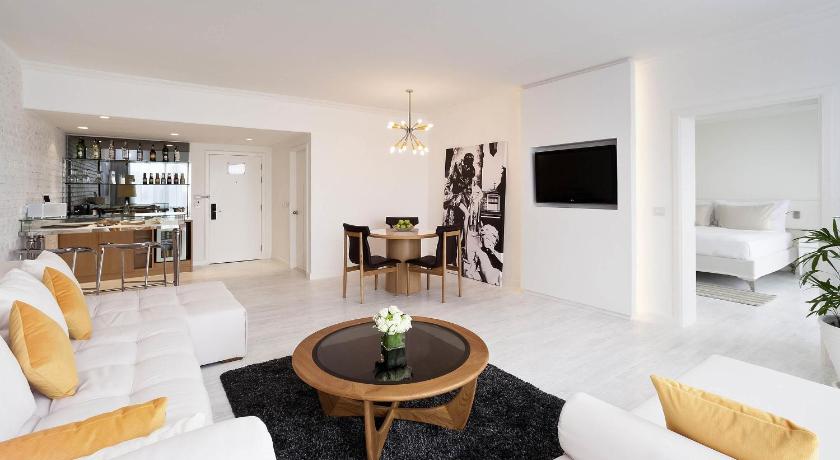 Image of G Suite, Lounge Access 11