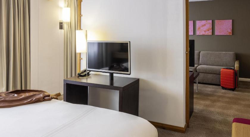 Image of Superior Room with 1 King Bed 13