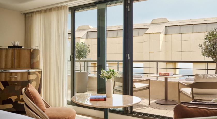 Image of 1 King Bed Partial Sea View 3