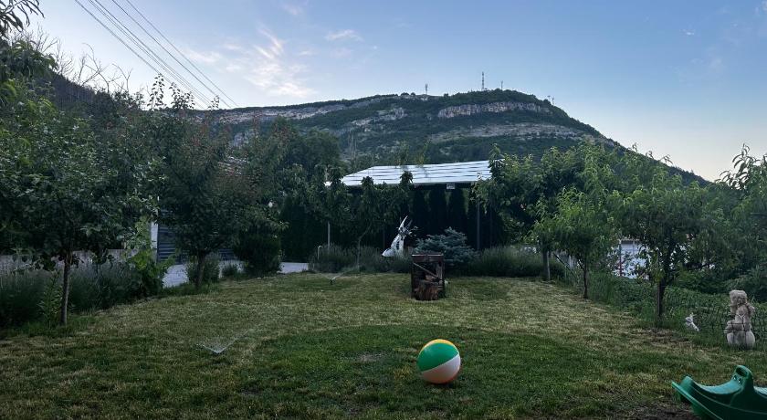 Foto Mountain Panorama Garden BBQ ECO - Booking Diskon Spesial