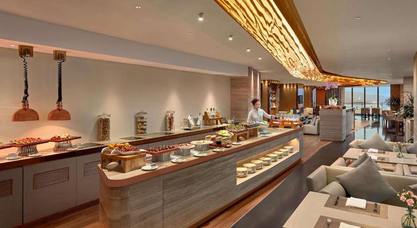 Image of Executive Corner, balcony, panoramic view of Dr agon Bridge& Premier Lounge Access- 1 king bed 6