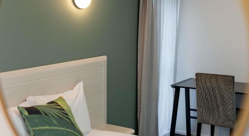 Image of 2 Bedroom Apartment with Kitchen 16