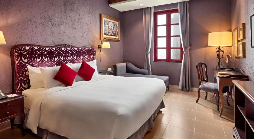 Image of Deluxe room with King Size Bed 4