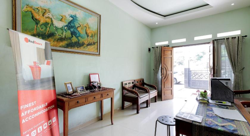 RedDoorz Syariah near Grand Kota Bintang - image 9