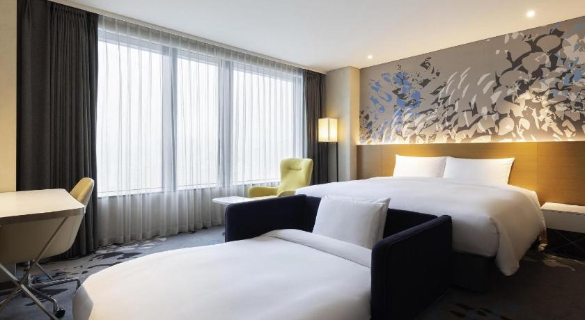 Image of Junior Suite Room With 1 Double Bed And Premium&nbsp; Sofa 3