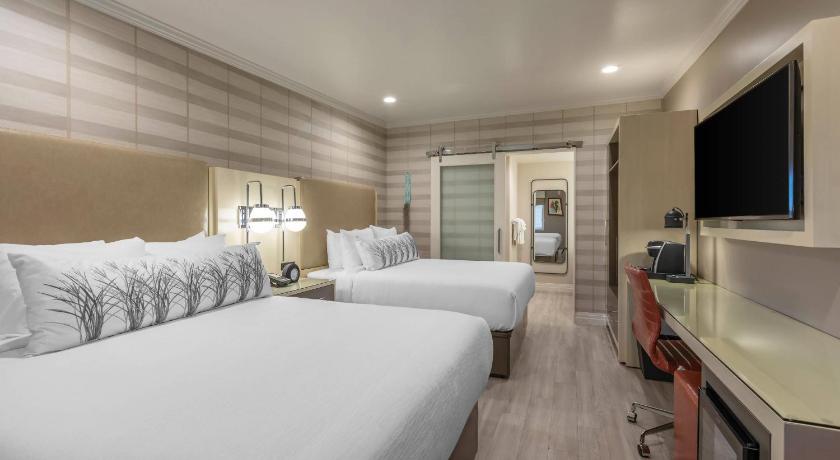 Image of Standard Room, 2 Queen Beds, Accessible, Non Smoking 1