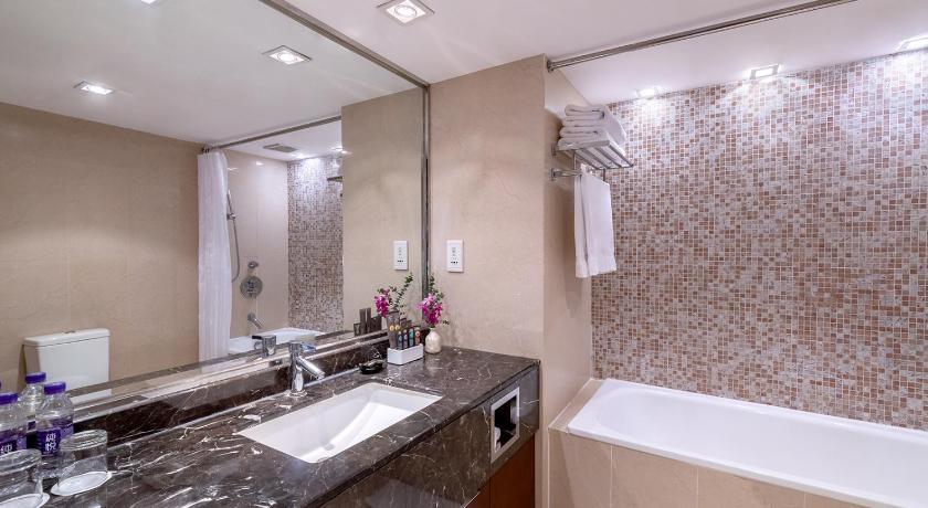 Image of Premier Suite king bed 2